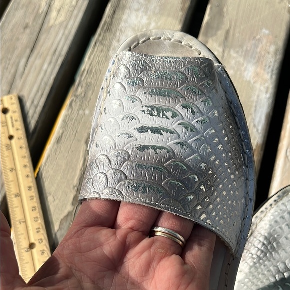 Unity in Diversity Silver Sandals reptile print - Picture 8 of 12